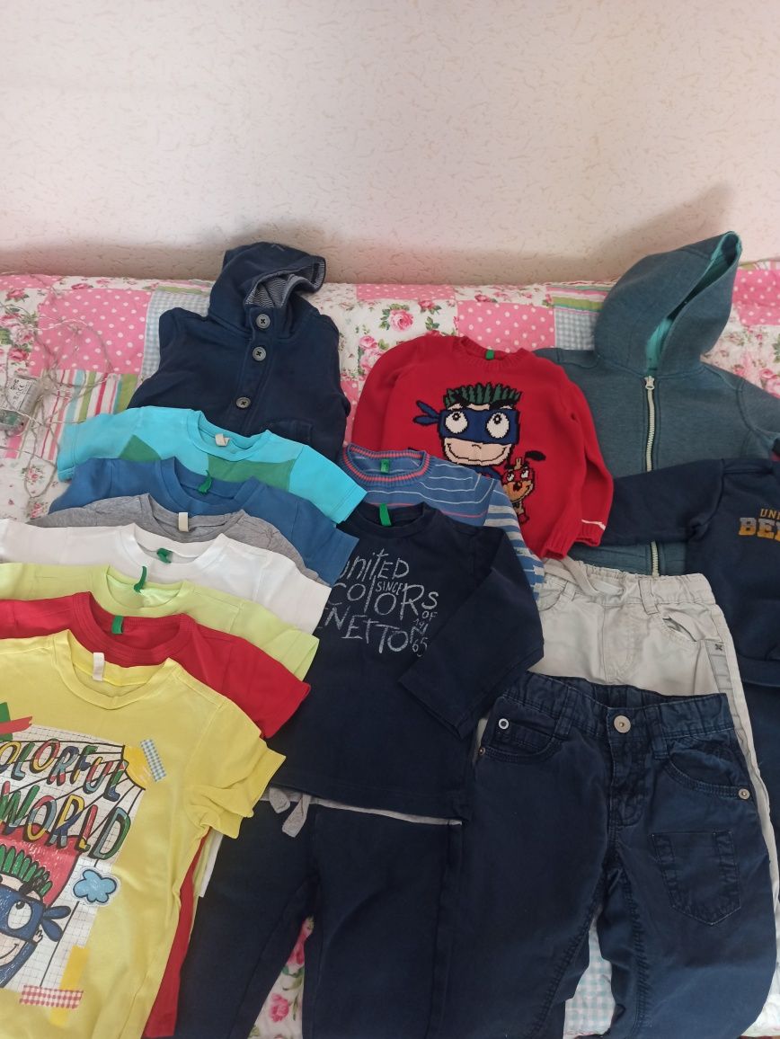 Вещи ( футболки, шорты,брюки, свитера) Benetton и H&M 2 года