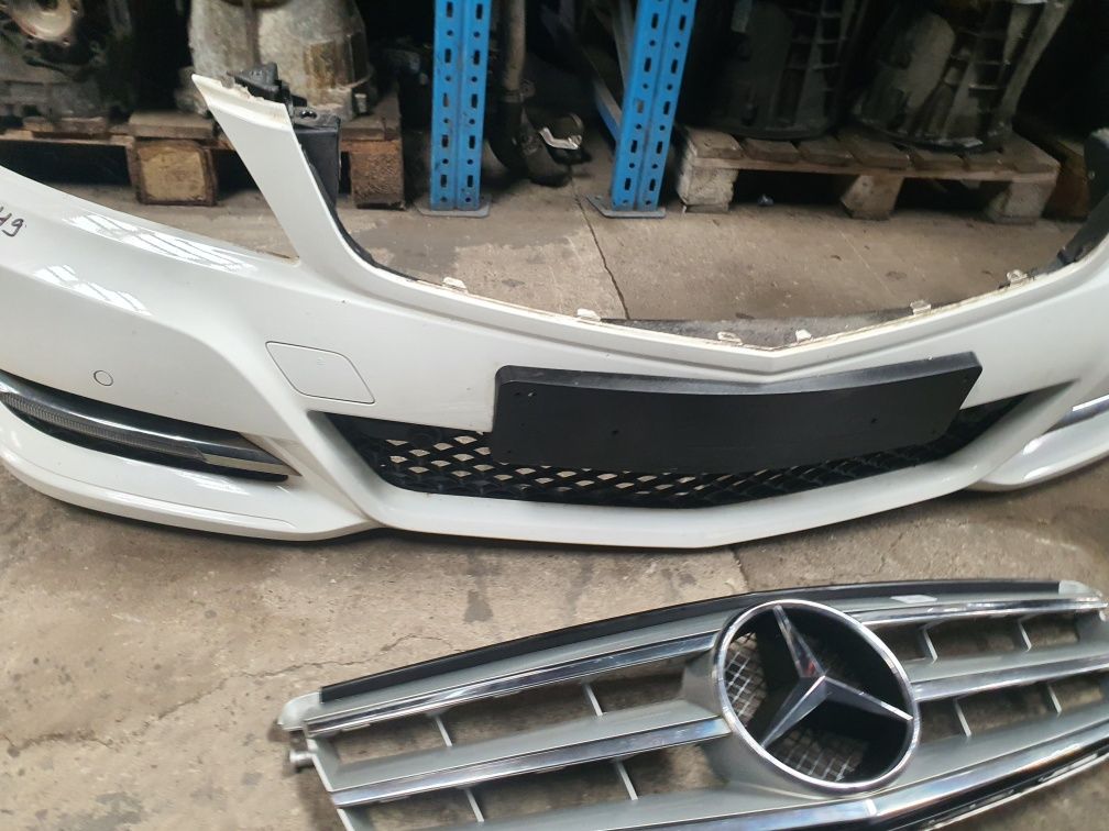 Передній бампер Mercedes-Benz W204 c-class c220 c350 рестайл колір 149