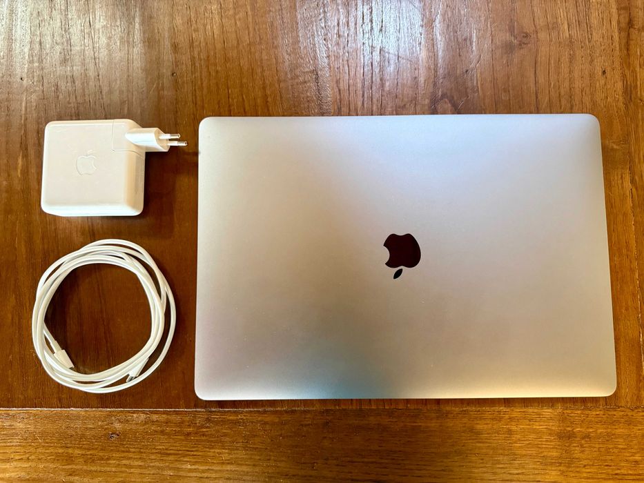 MacBook Pro 15" 2018 / 16GB RAM / 512GB SSD