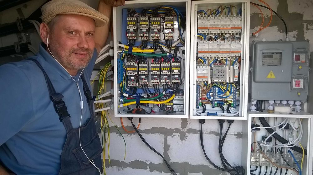 Электрик  ,квартира дом квалифицированно! Авр зарядная станция