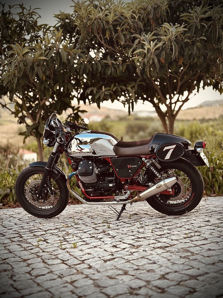 Moto Guzzi V7 II Racer