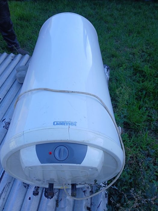 Zbiornik na C.W.U wężownica miedziana + grzałka elektryczna.