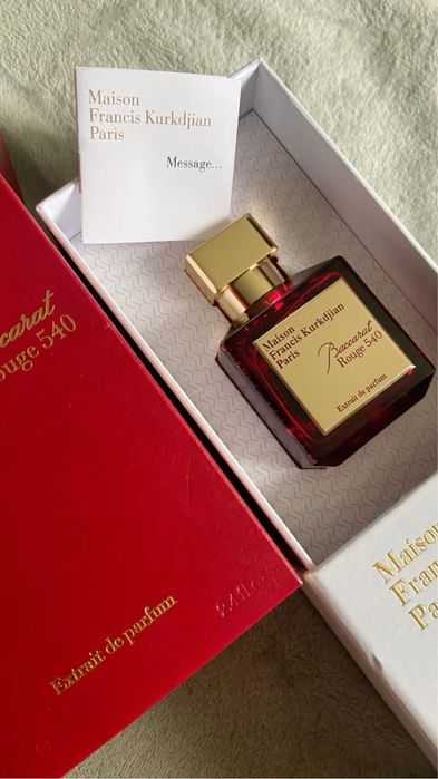 Bacarat Roug 540 novo e selado