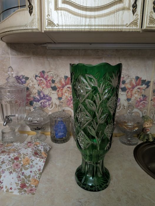 Вазы для цветов и конфетница