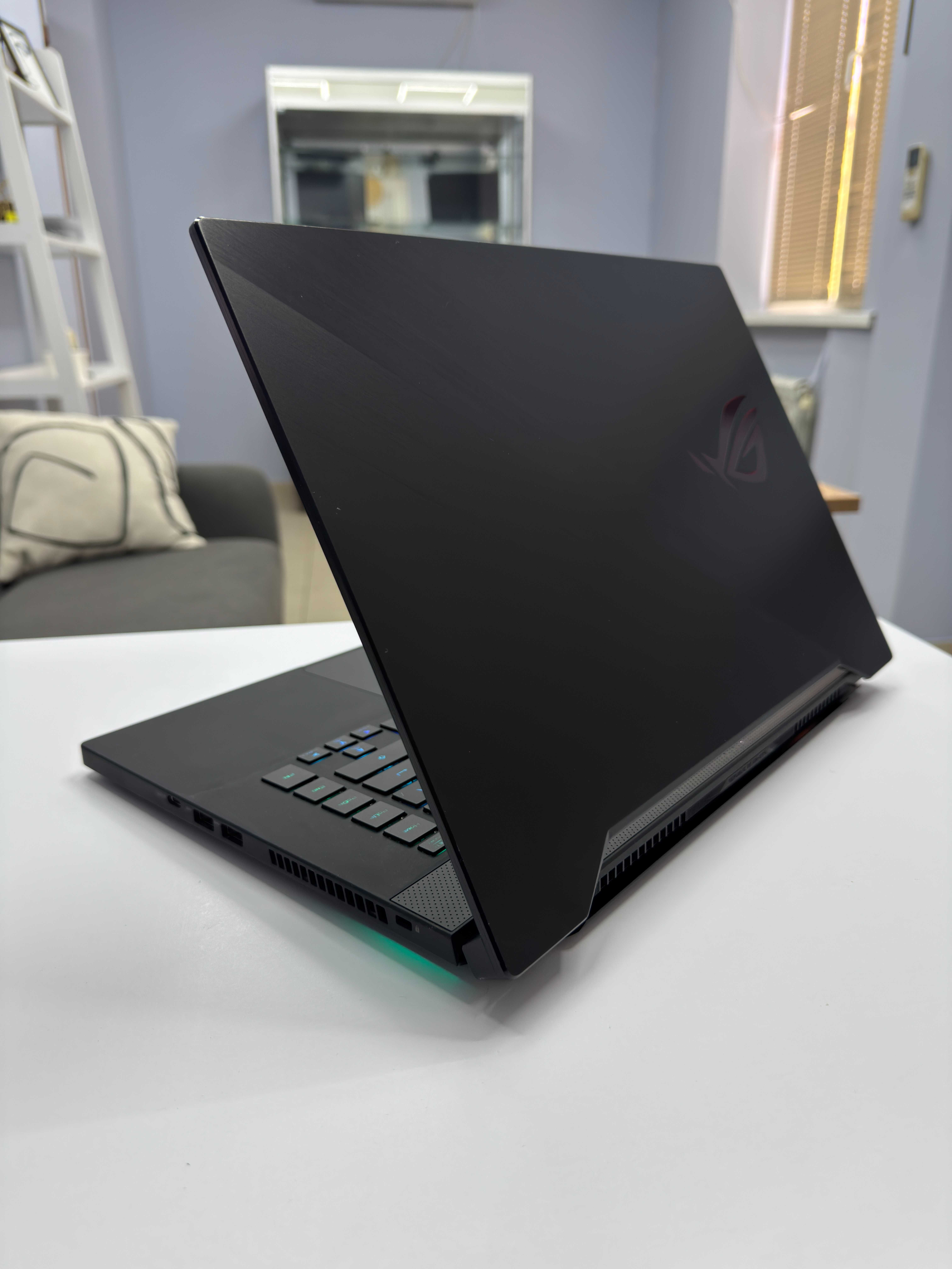 Asus Rog Zephyrus 15.6" 240Hz RTX 2070 8Gb 115W i7-9750H 16 Gb 512 Gb