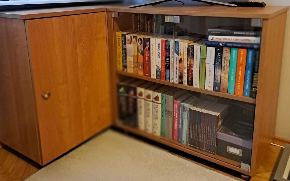 Sprzedam szafkę narożną bez zawartości