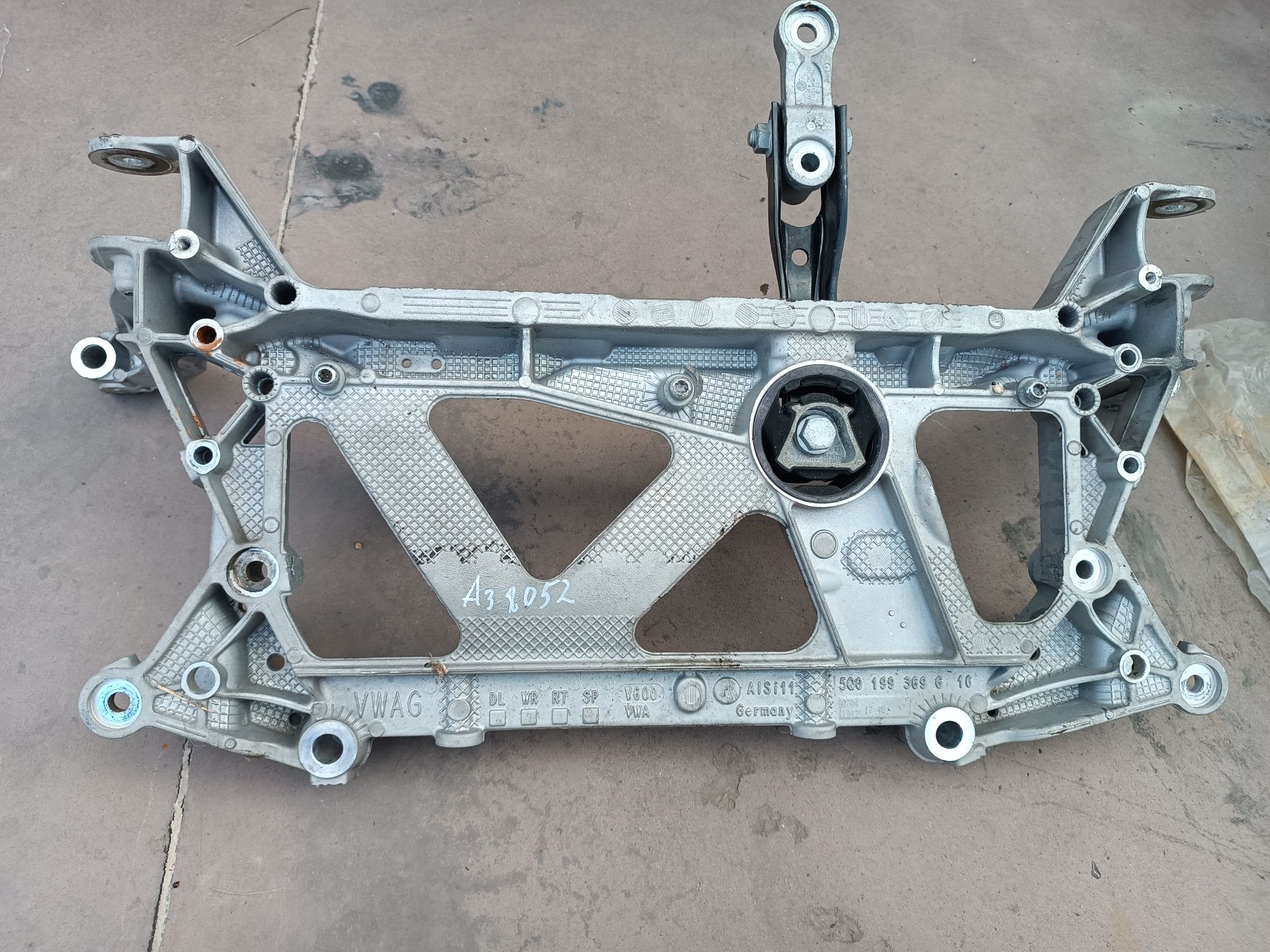 Audi А3 8V Ауді підрамник подрамник балка підвіски усілітель подушка