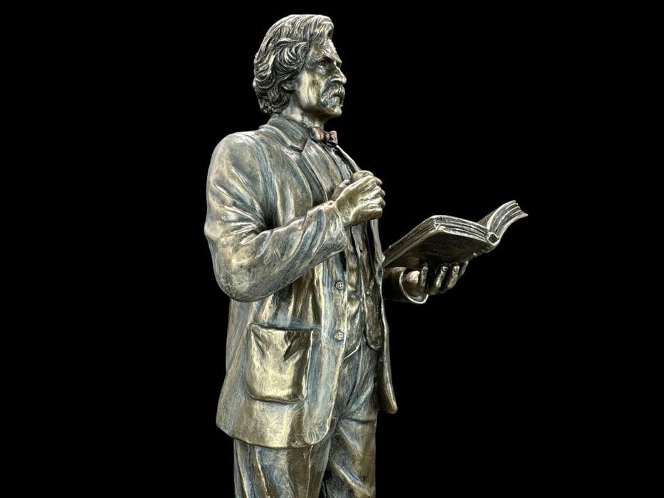 Stojący Mark Twain Veronese Wu77278a4