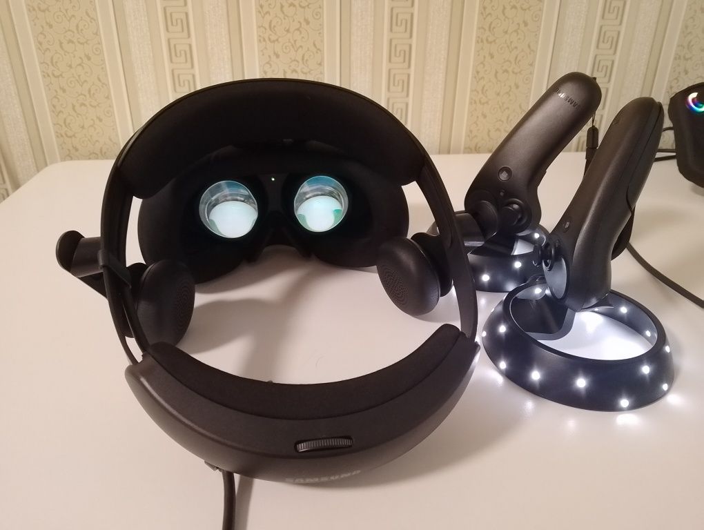 Samsung HMD Odyssey Plus VR — гарний стан, повний комплект