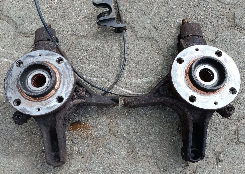 C4 Picasso piasta zwrotnica przednia przód 1,8 16V benzyna C4 Grand Picasso Citroen