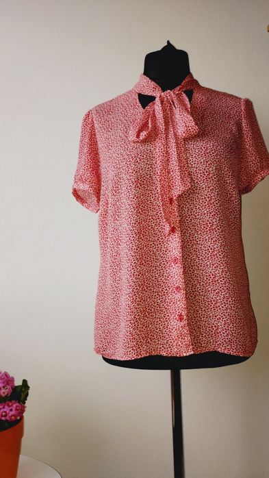 Bluzka z wiązaniem na lato lekka