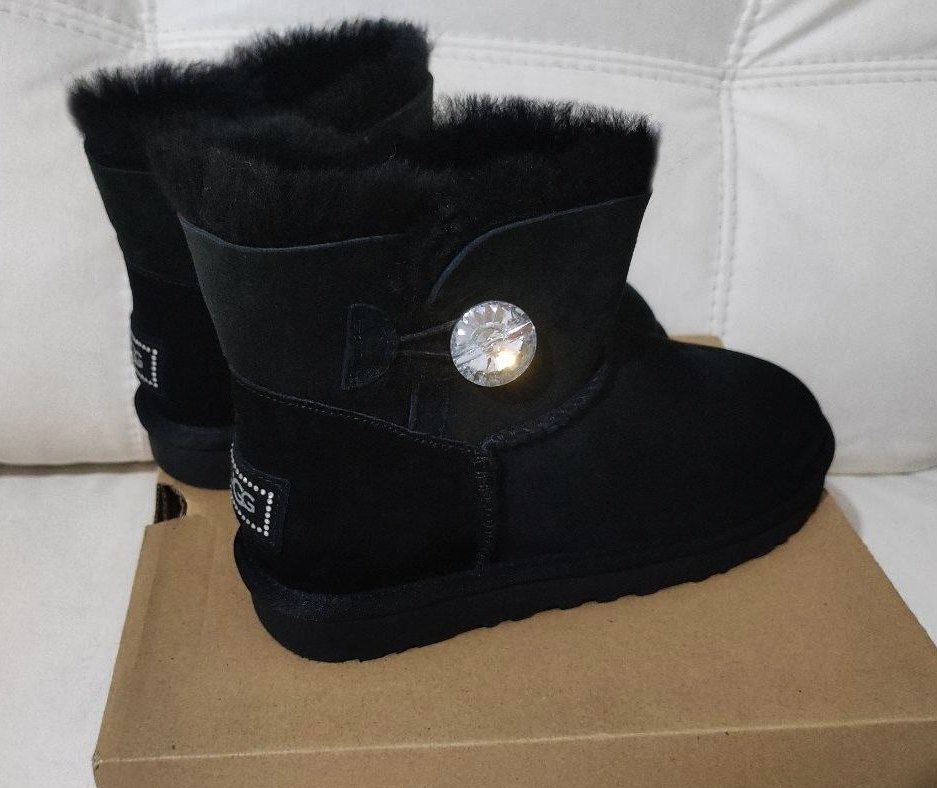 Угги UGG Mini Bailey Button Bling. Угги с пуговицей Swarovski