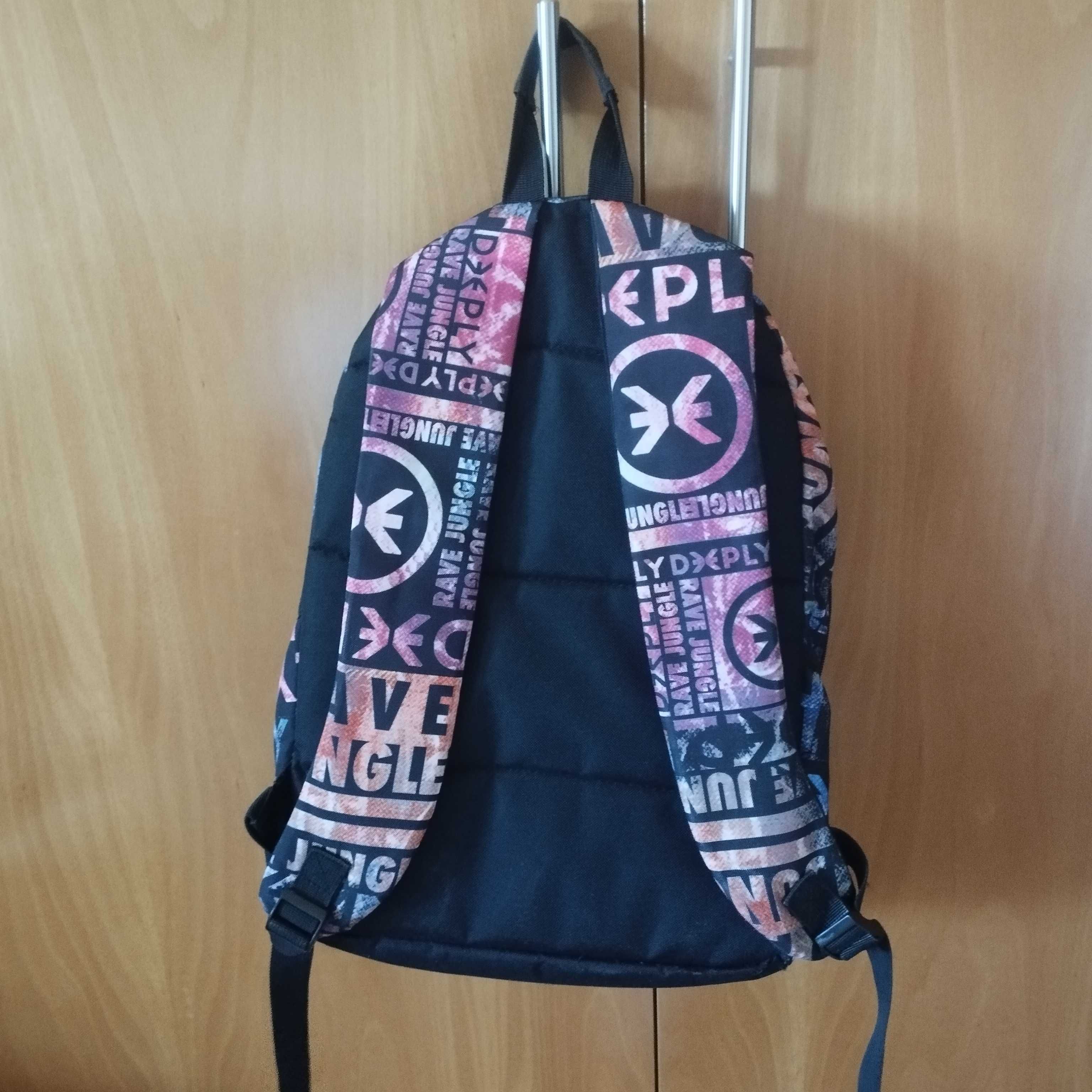 Mochila Escolar Deeply com bolsa térmica à frente (lancheira) + Estojo