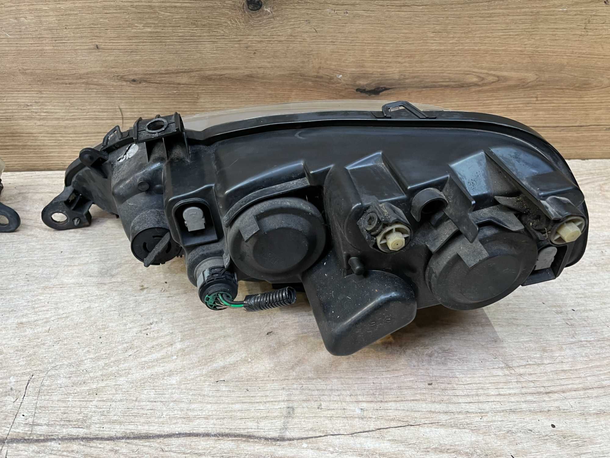 Lampa przednia Alfa Romeo 147 Lift