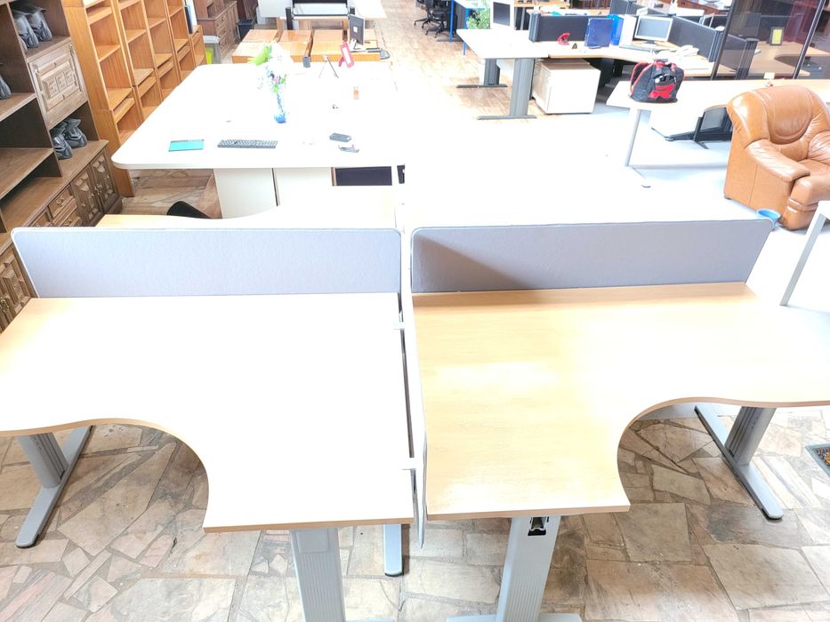 Ilha para 4 postos de trabalho - Quatro secretárias de canto - Muito