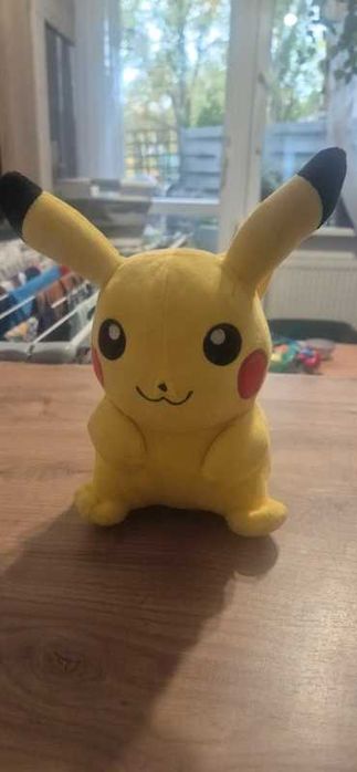 Pokemon pikachu maskotka