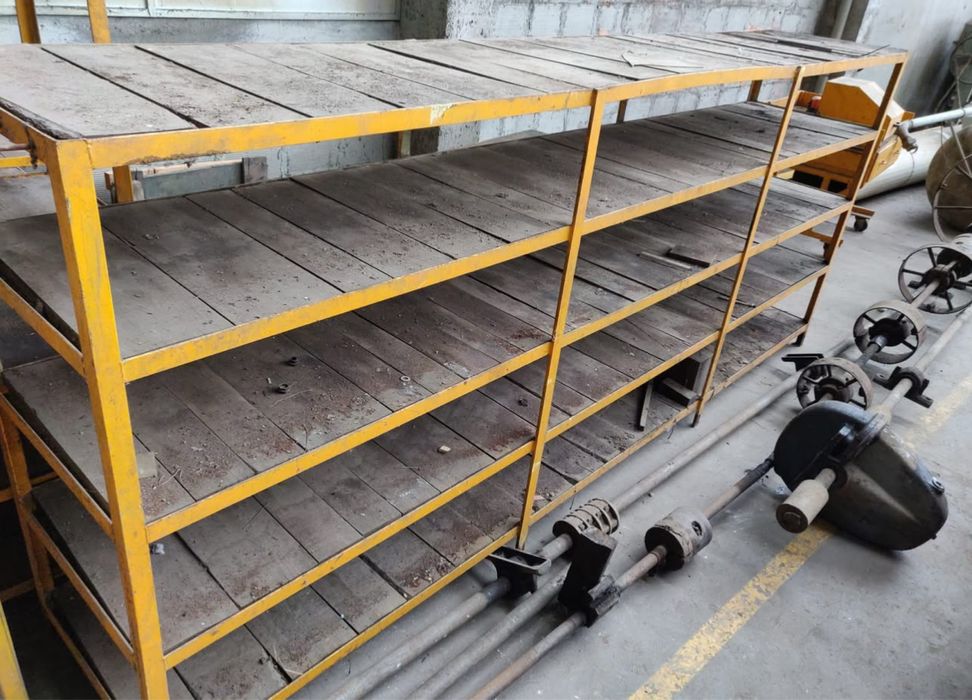 N°4 Estante em ferro robusta