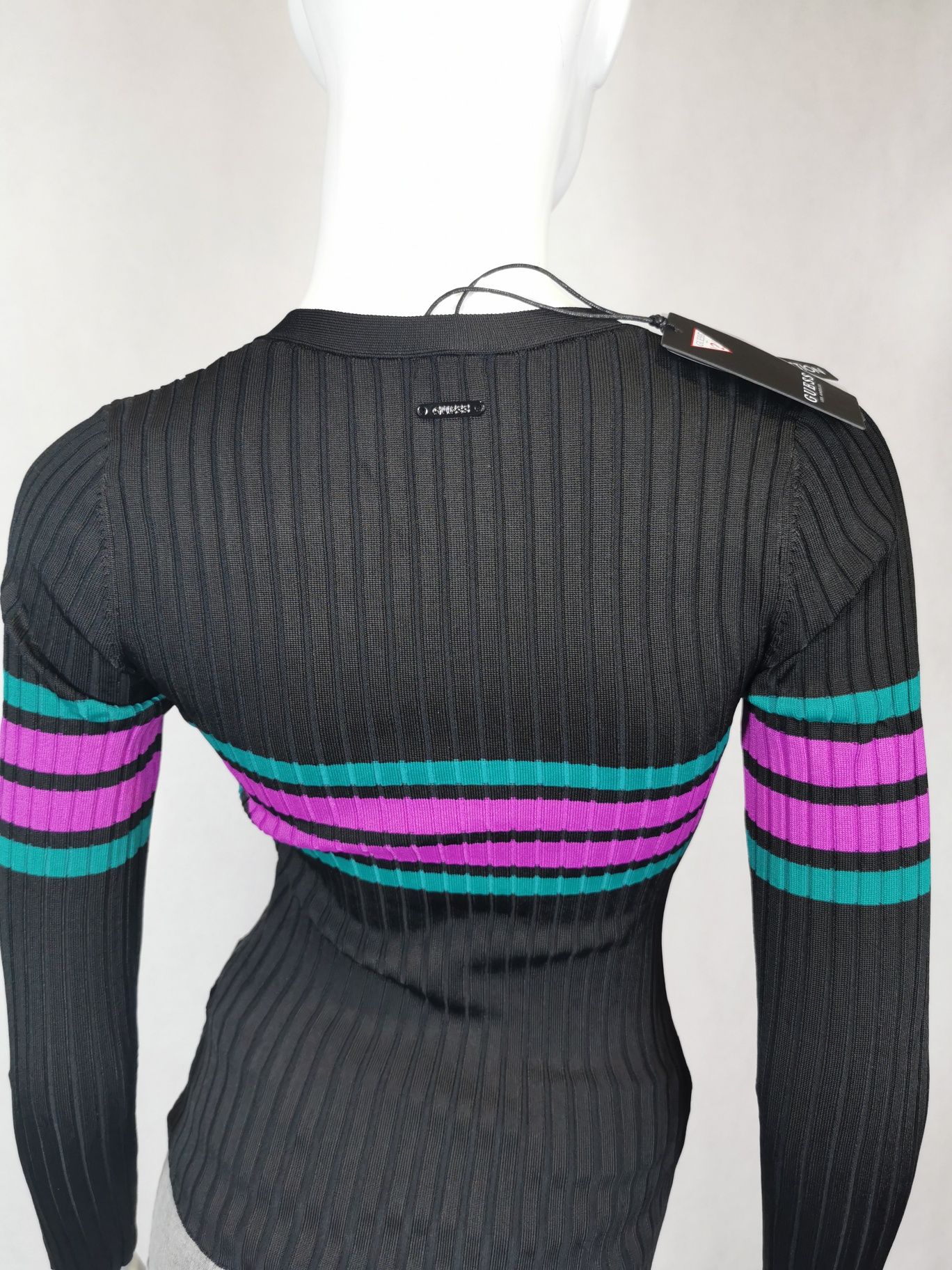 Nowy oryginalny sweter damski Guess rozmiar S czarny
