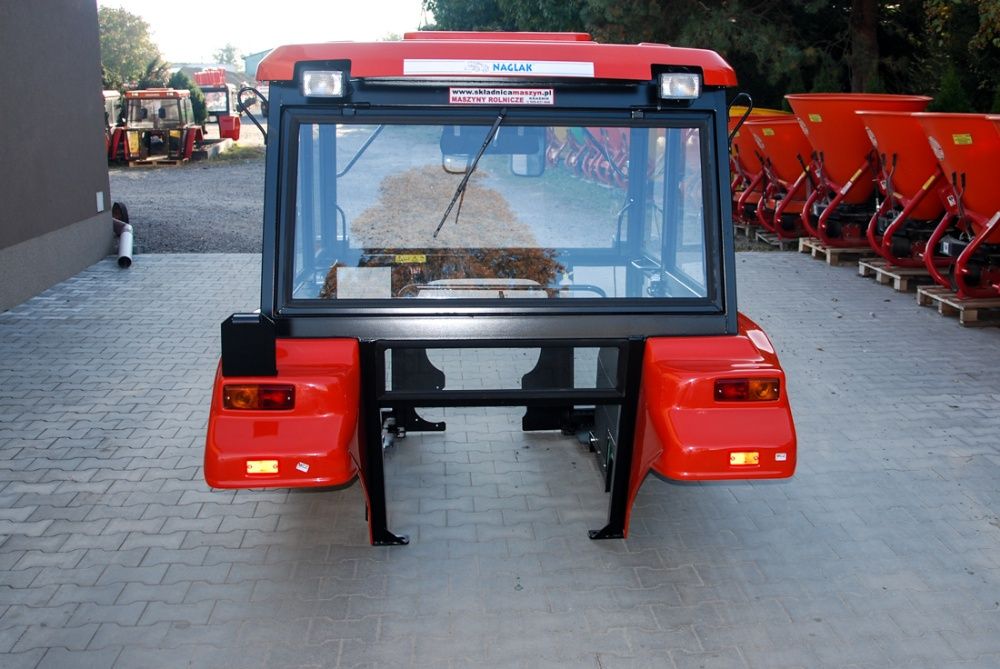 Kabina URSUS C-360 NAGLAK błotniki i dach z tworzywa + halogeny