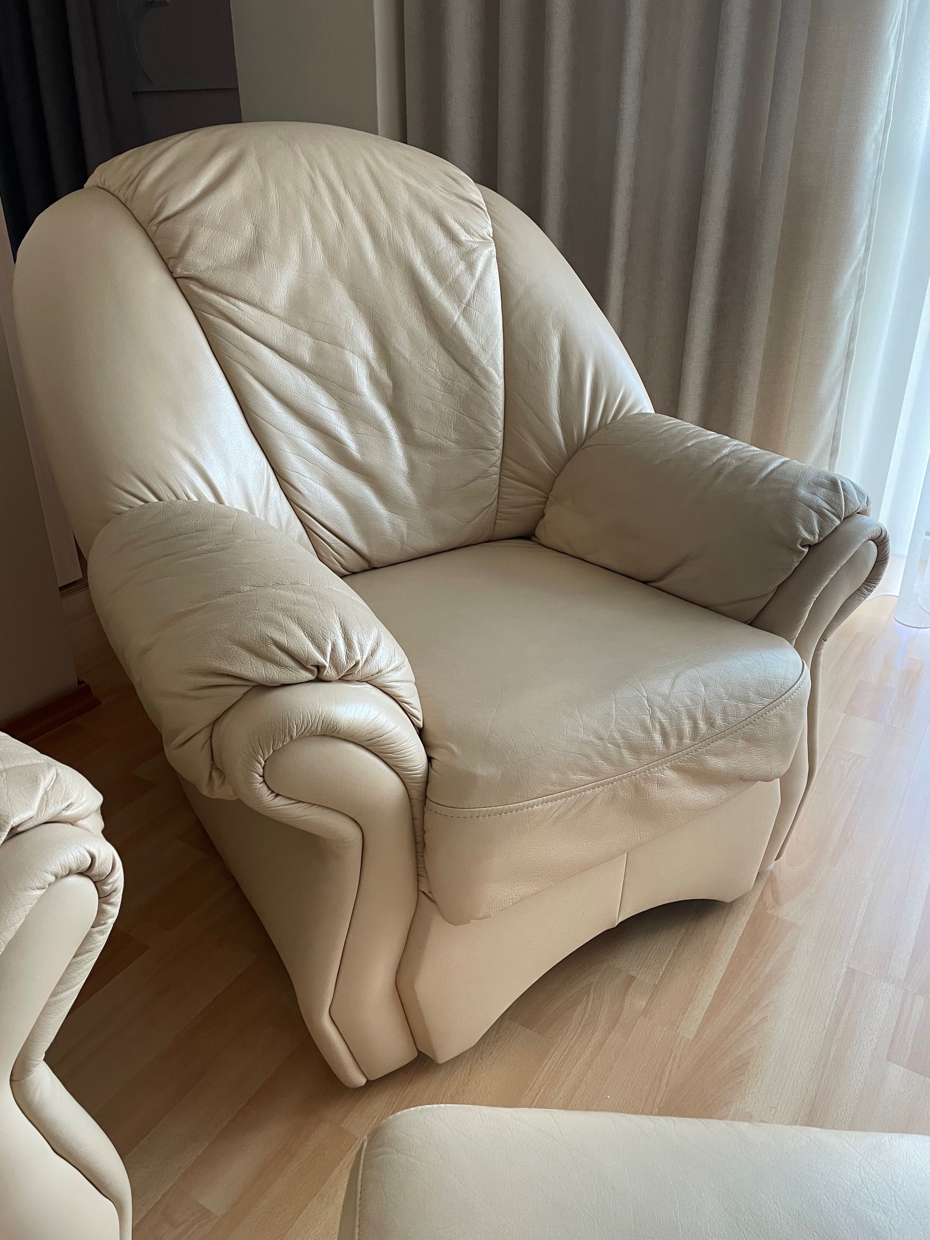 Beżowa, skórzana kanapa z fotelem KLER (1100 zł)