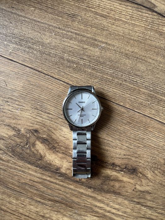 Zegarek męski Casio na bransolecie – klasyczny, stalowy