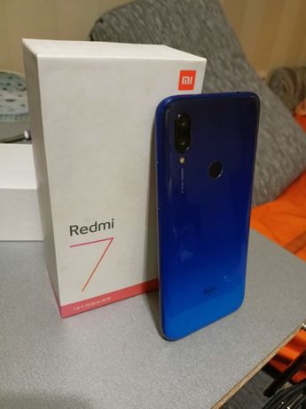 Продам Redmi 7, + наушникм Xiaomi, Б/У