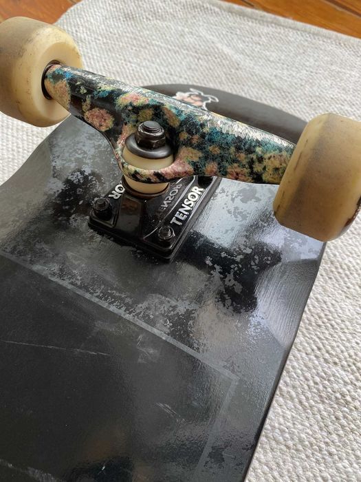 Globe skateboard 8.25' - Tensor - great condition / prancha de skate