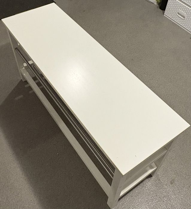 Ławka z półkami na buty