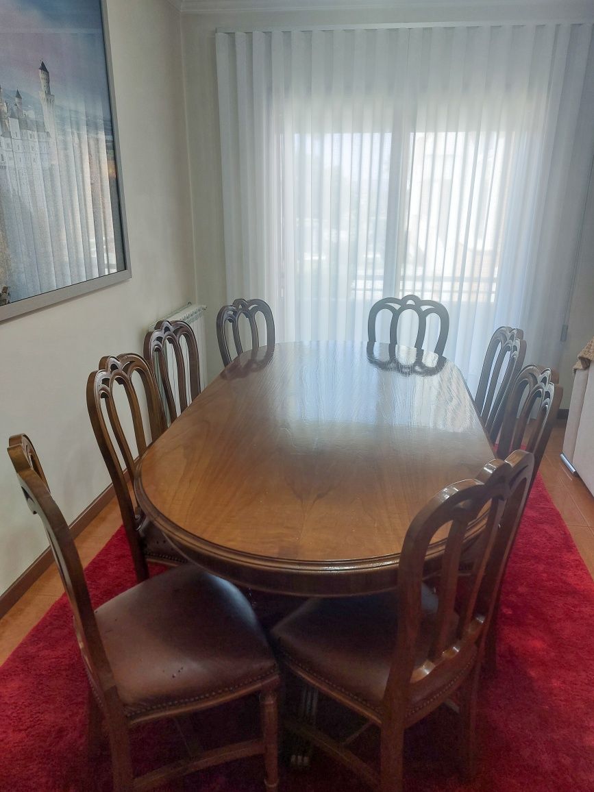 Mesa de Jantar + 8 Cadeiras