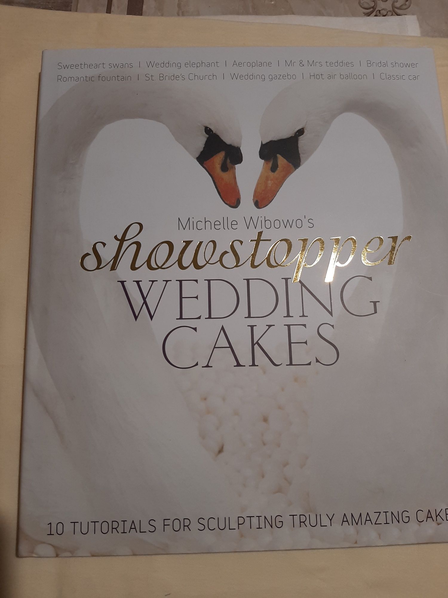 Книга по декору свадебных тортов