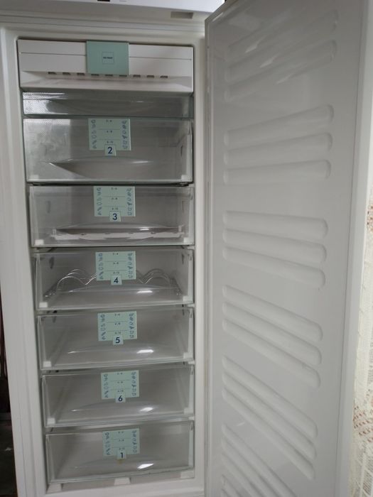 Продам морозильну камеру