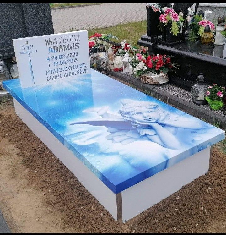 Nagrobek pomnik dziecięcy . Kompozytowy