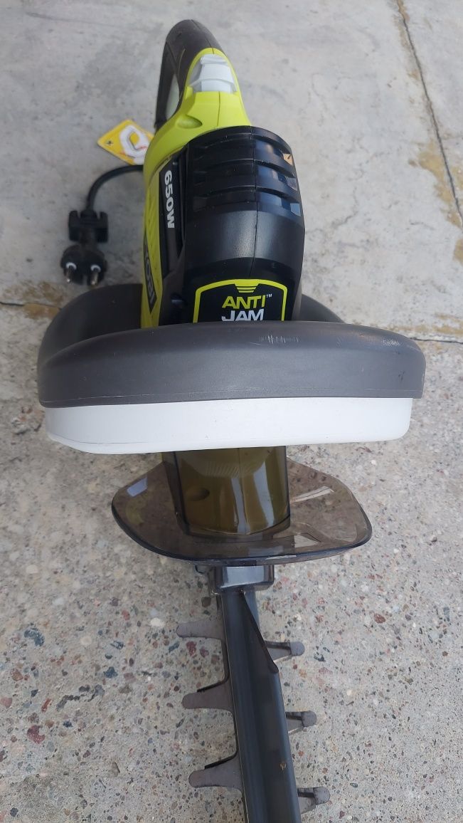 RYOBI Elektryczne nożyce do żywopłotu 650W RHT6560RL