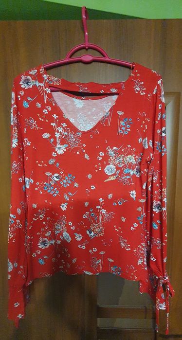 Bluzka czerwona w kwiaty rozmiar L