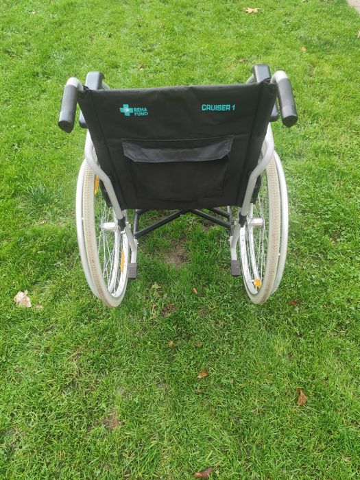 Sprzedam wózek inwalidzki aluminiowy składany 
wózek jest lekki wygodn