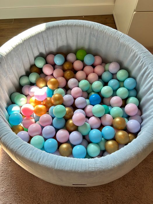 Suchy basen z kulkami Edisa dużo kulek