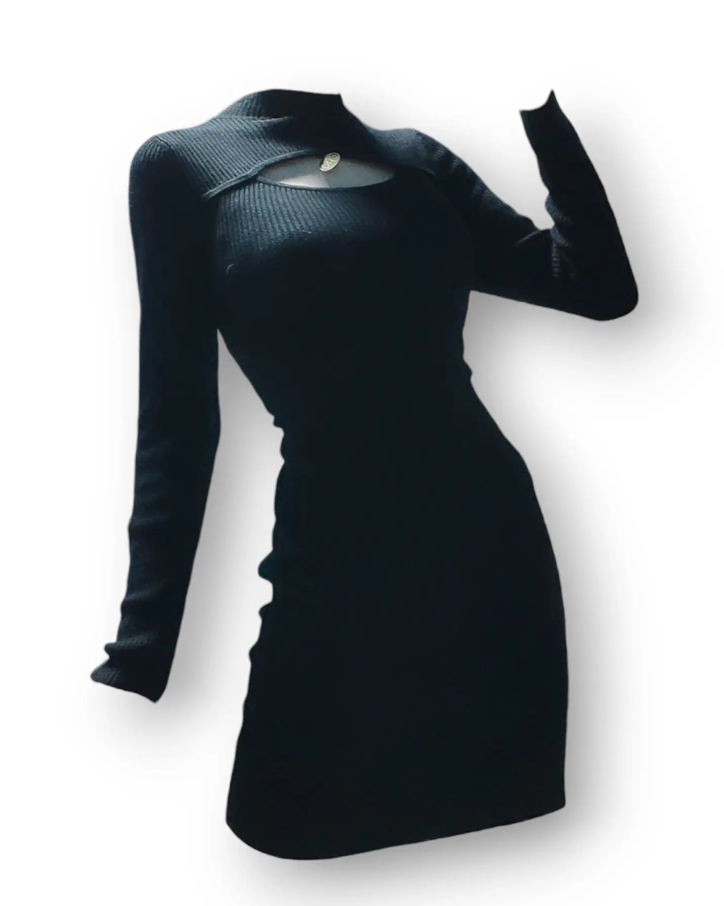 Чорна сукня з вирізом