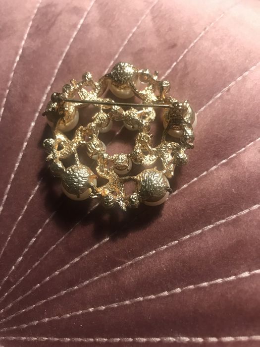 Брошка на подарунок.