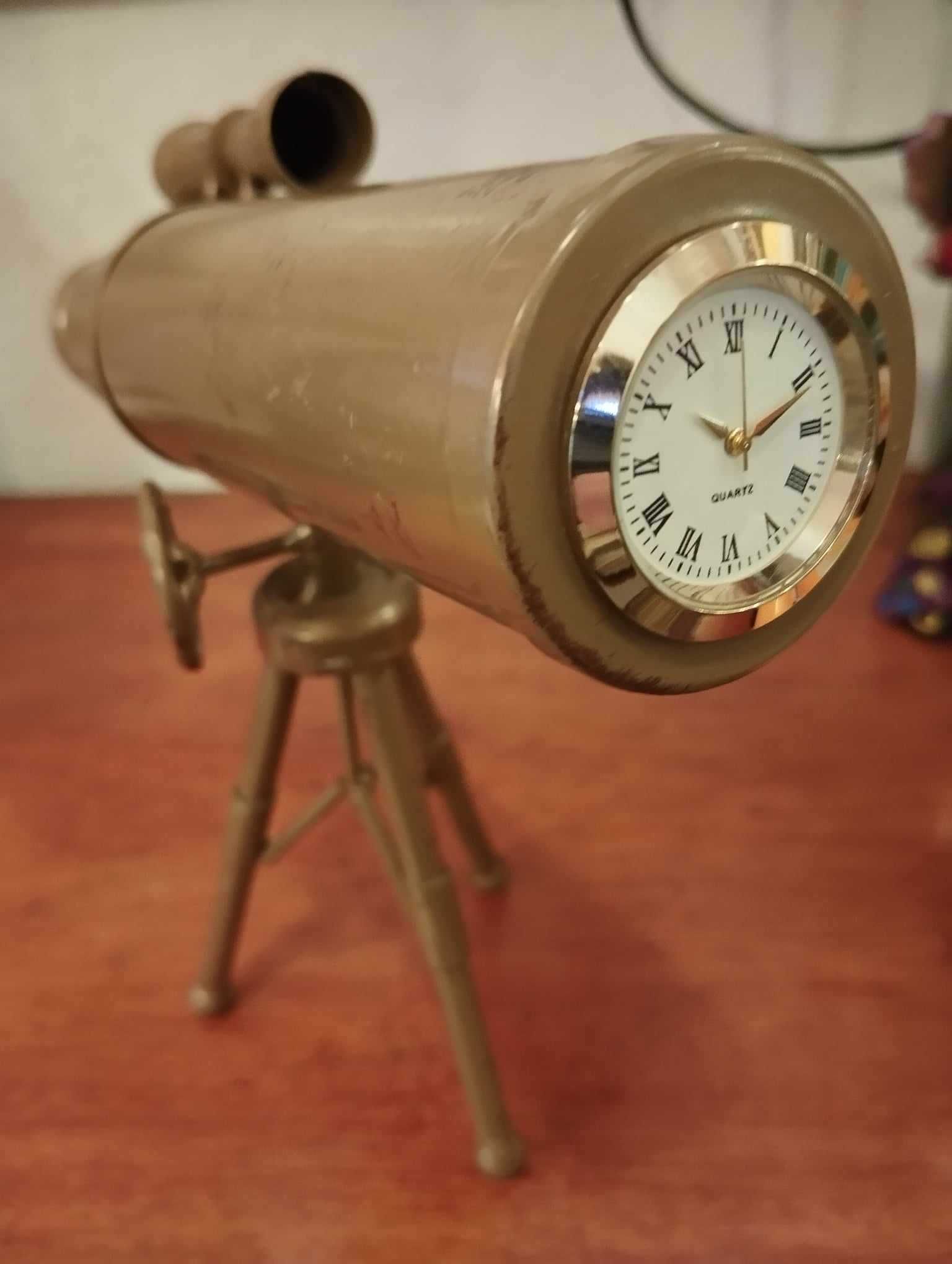 Relógio em Forma de Telescópio