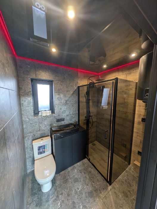 Продам будинок із земельною ділянкою в передмісті