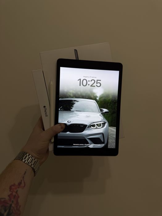 Apple Ipad 10.5 2023 wifi+LTE  на 256 apple pencil  в стані нового