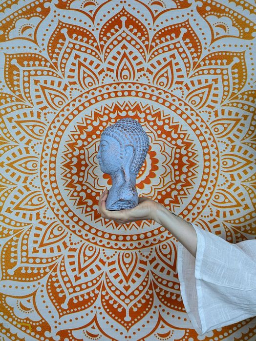 niebieska głowa spokojnego buddy,  dekoracja zen z betonu