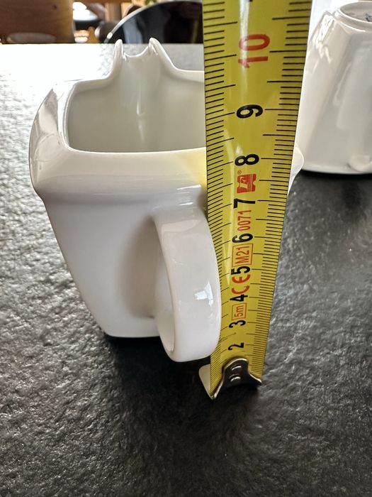 Bialy maly mlecznik dzbanuszek na mleko Lubiana