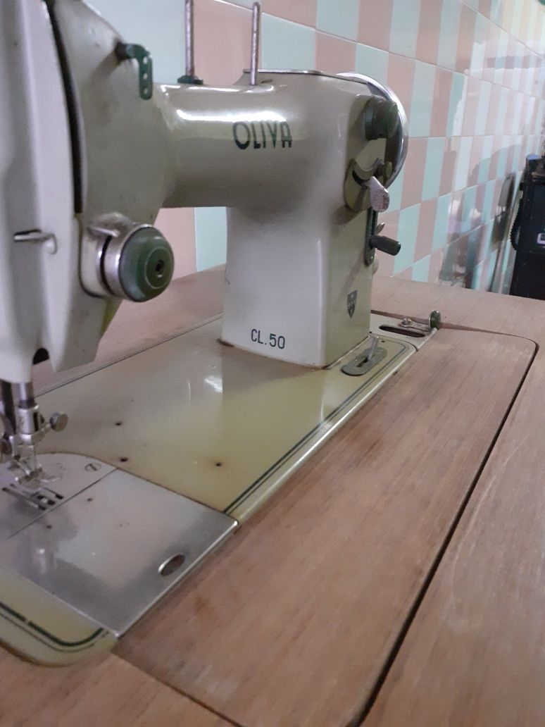 Máquina de custura Oliva