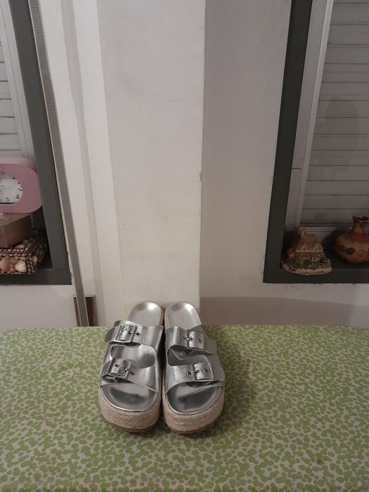 Vendo Chinelos de Senhora LEFTIES muito bonitos como novos