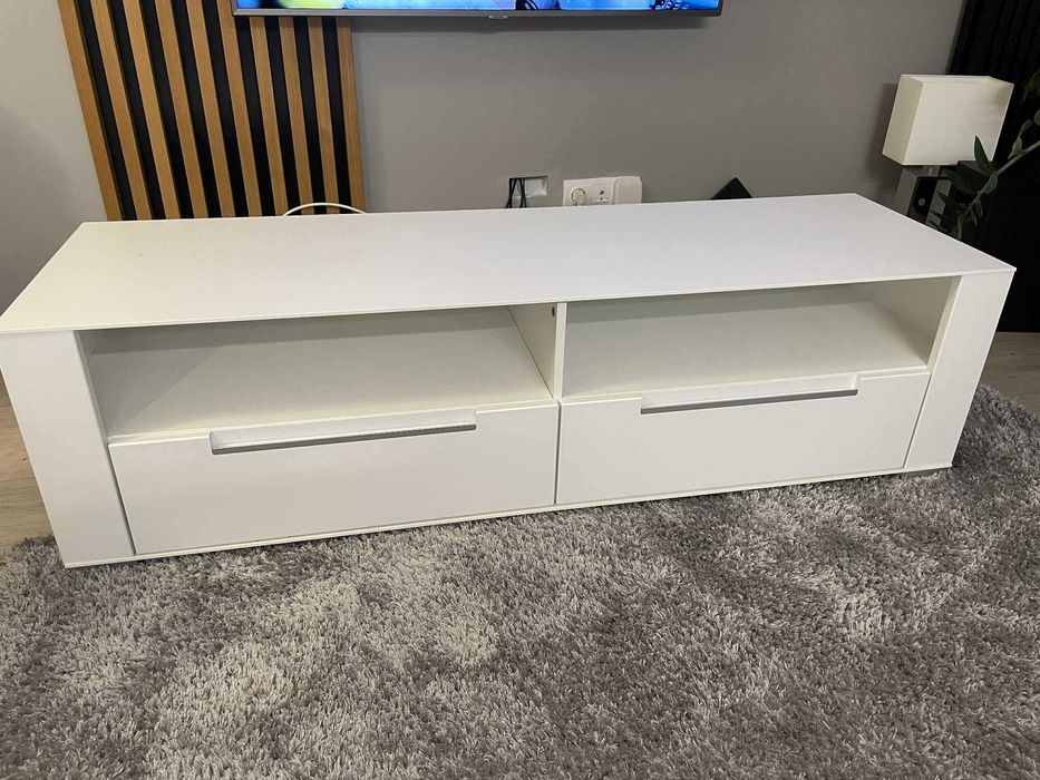 Szafka RTV w komplecie z witryną