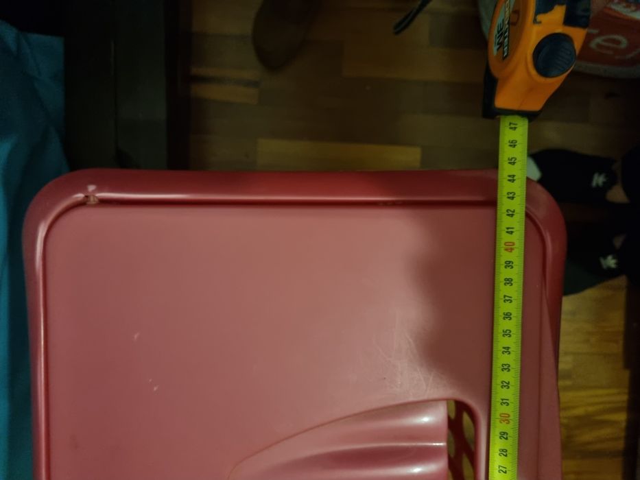 Cesto rosa de plástico alto