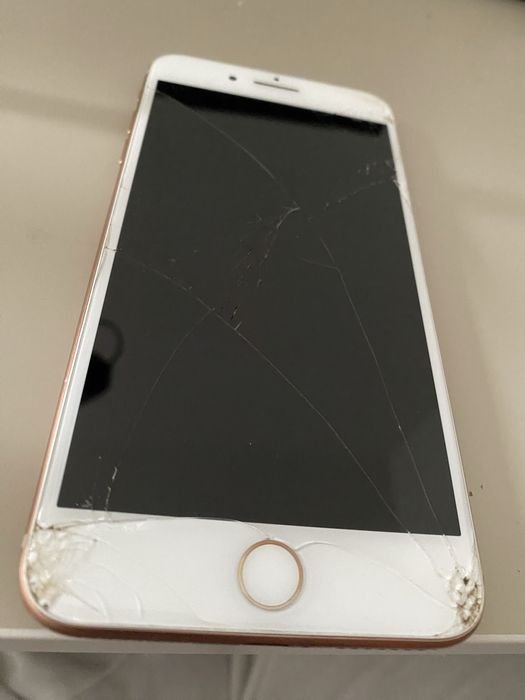 iPhone 8 Plus 64GB – sprawny, pękniety ekran