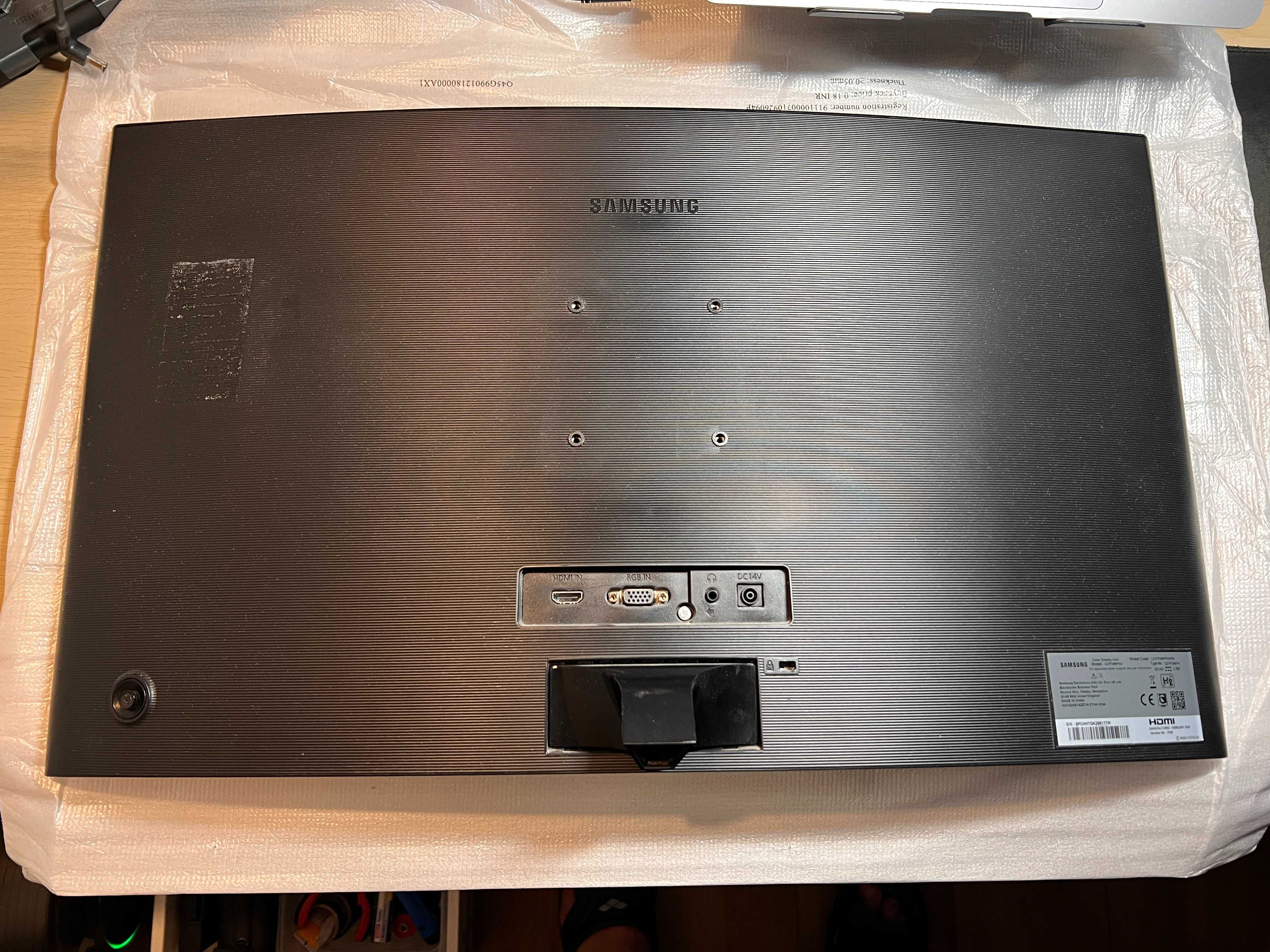 Monitor Samsung 27" / 75Hz / Curved / C27F396FHU