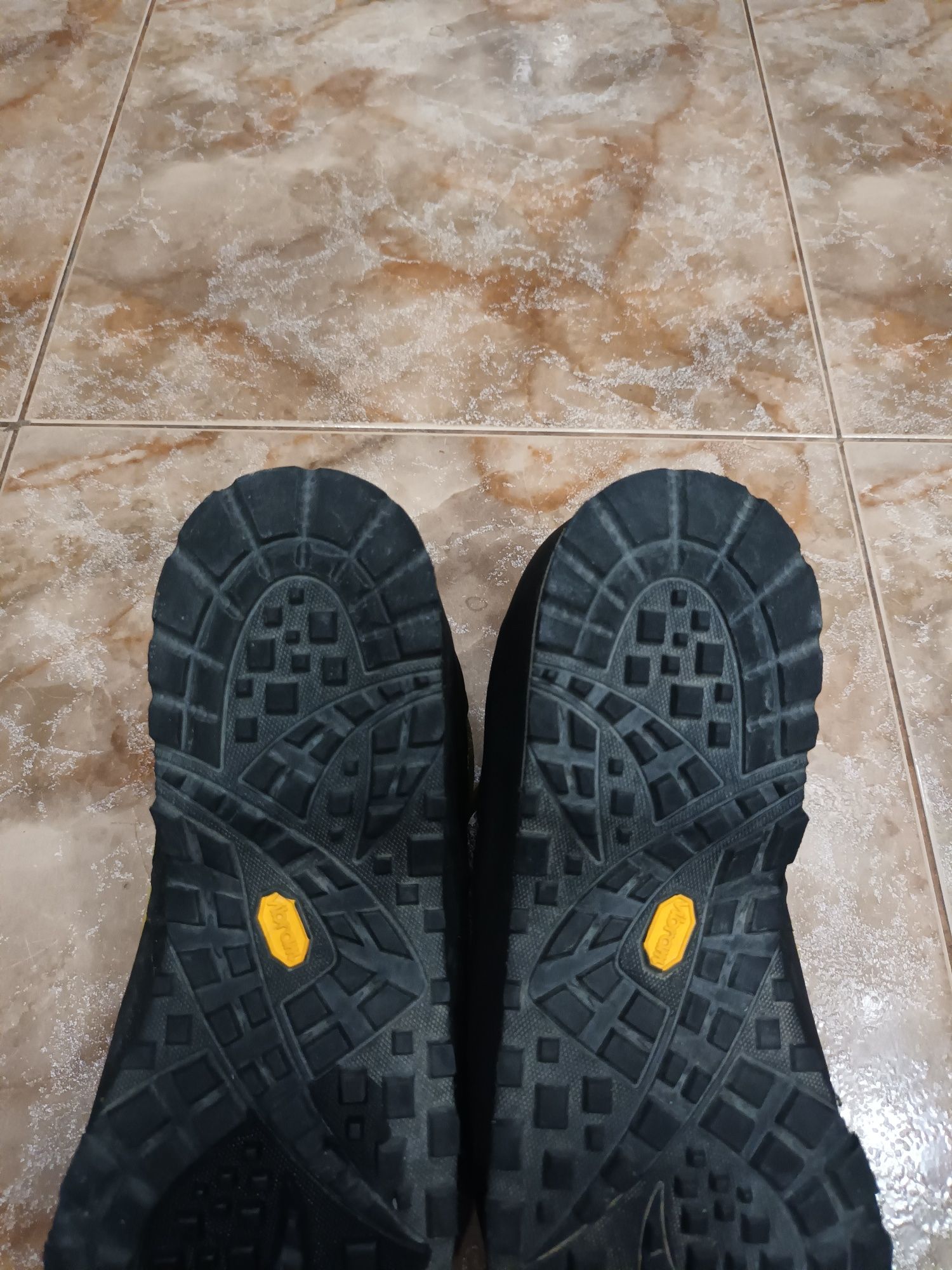 Кроссовки  Hanwag gore-tex